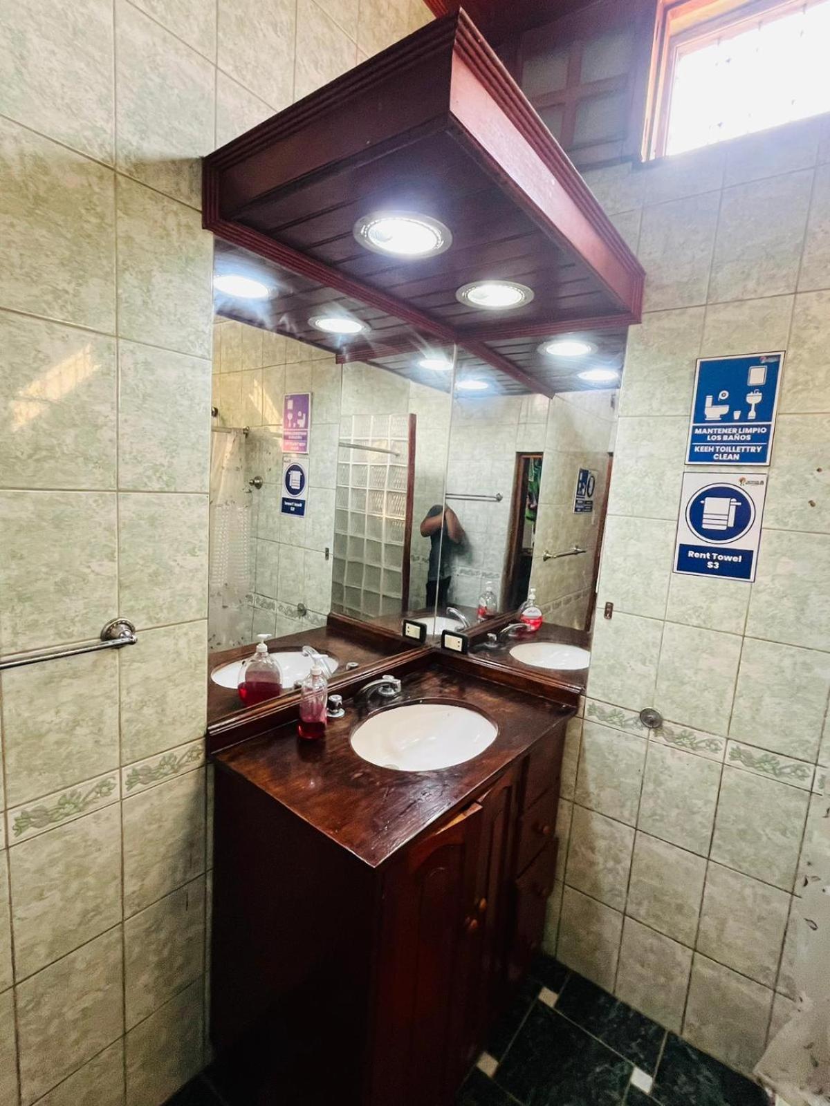 Bed and Breakfast A&T Amazon Backpacker'S Iquitos Exterior foto